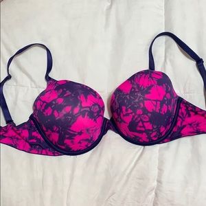 PINK | Victoria’s Secret 32DD Push-Up Bra
